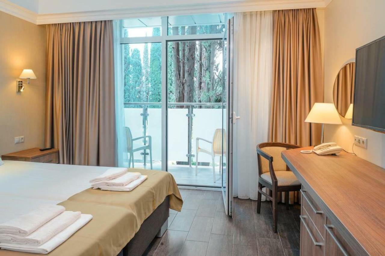 Hotel Cheluskintsev Gagra Ngoại thất bức ảnh